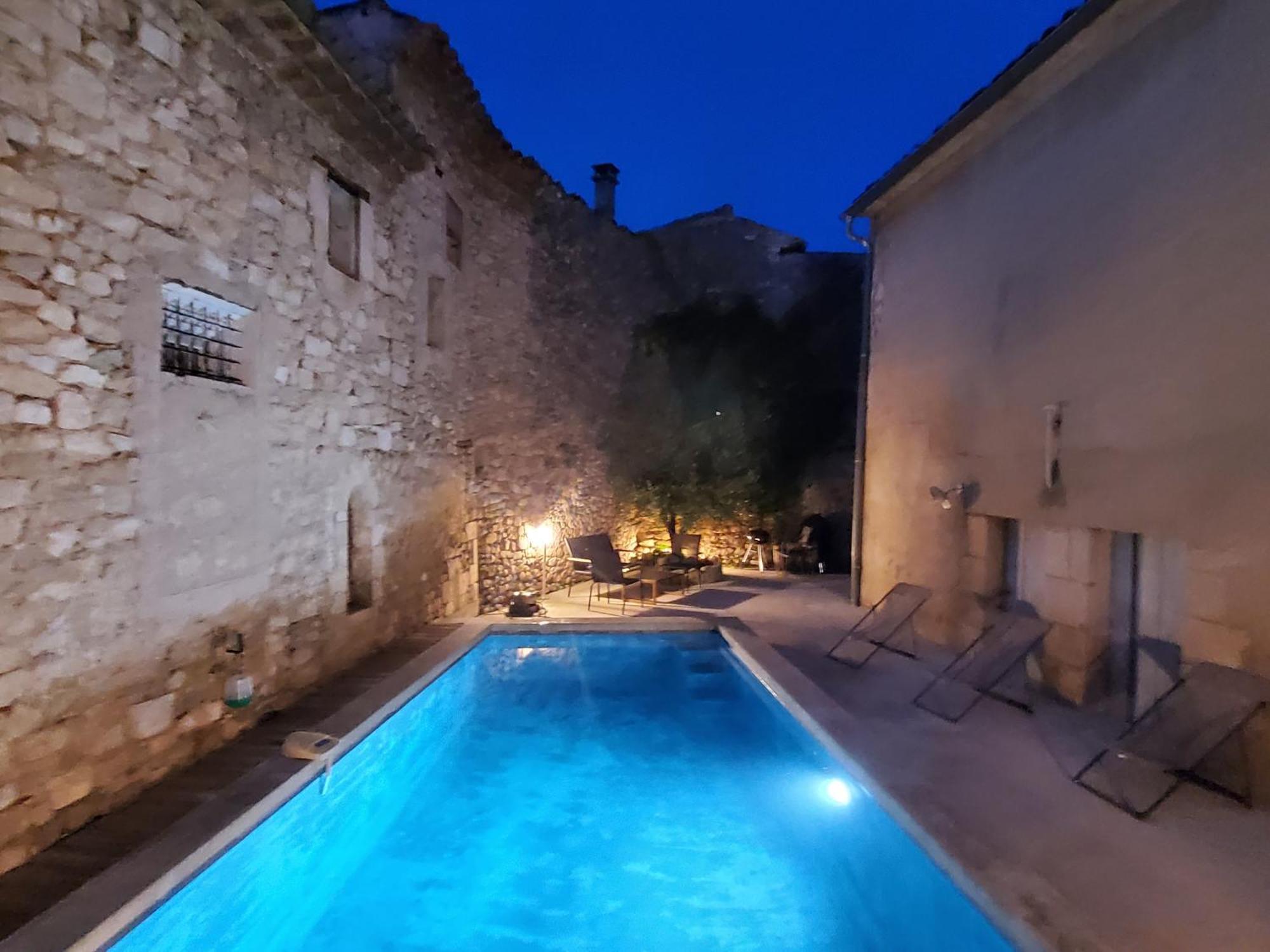 La Maison Bleue Cereste Exterior photo