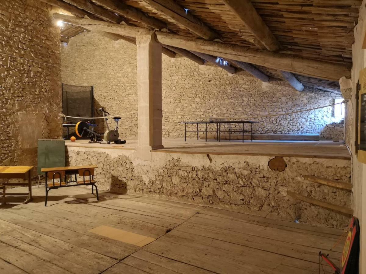 La Maison Bleue Cereste Exterior photo